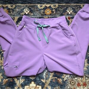 Small figs scrub bottoms